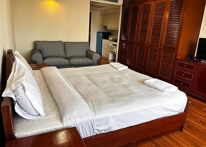 Fully Furnished Omni Tower Apartments Nana - Sukhumvit Soi 4