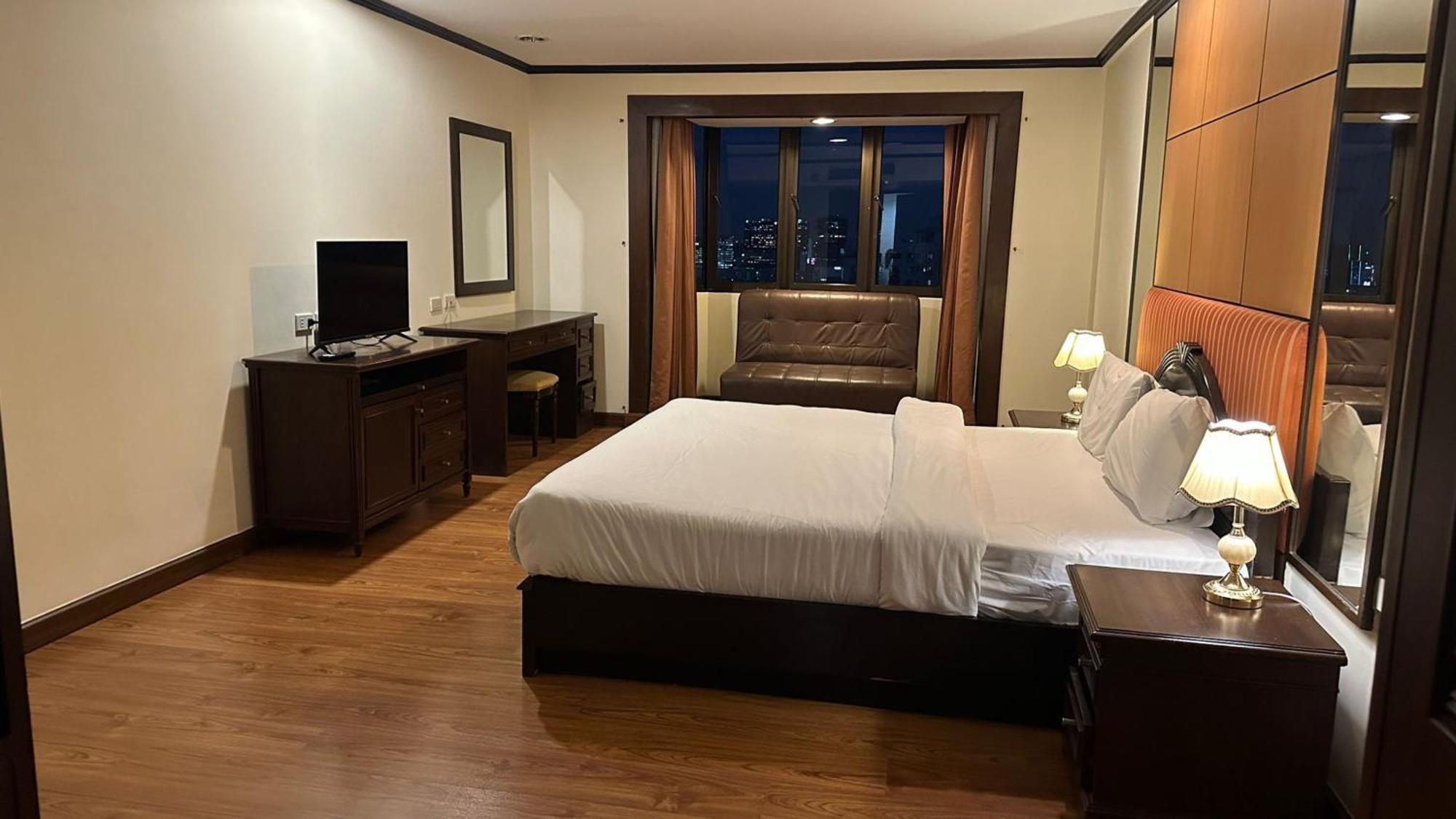 Fully Furnished Omni Tower Nana - Sukhumvit Soi 4