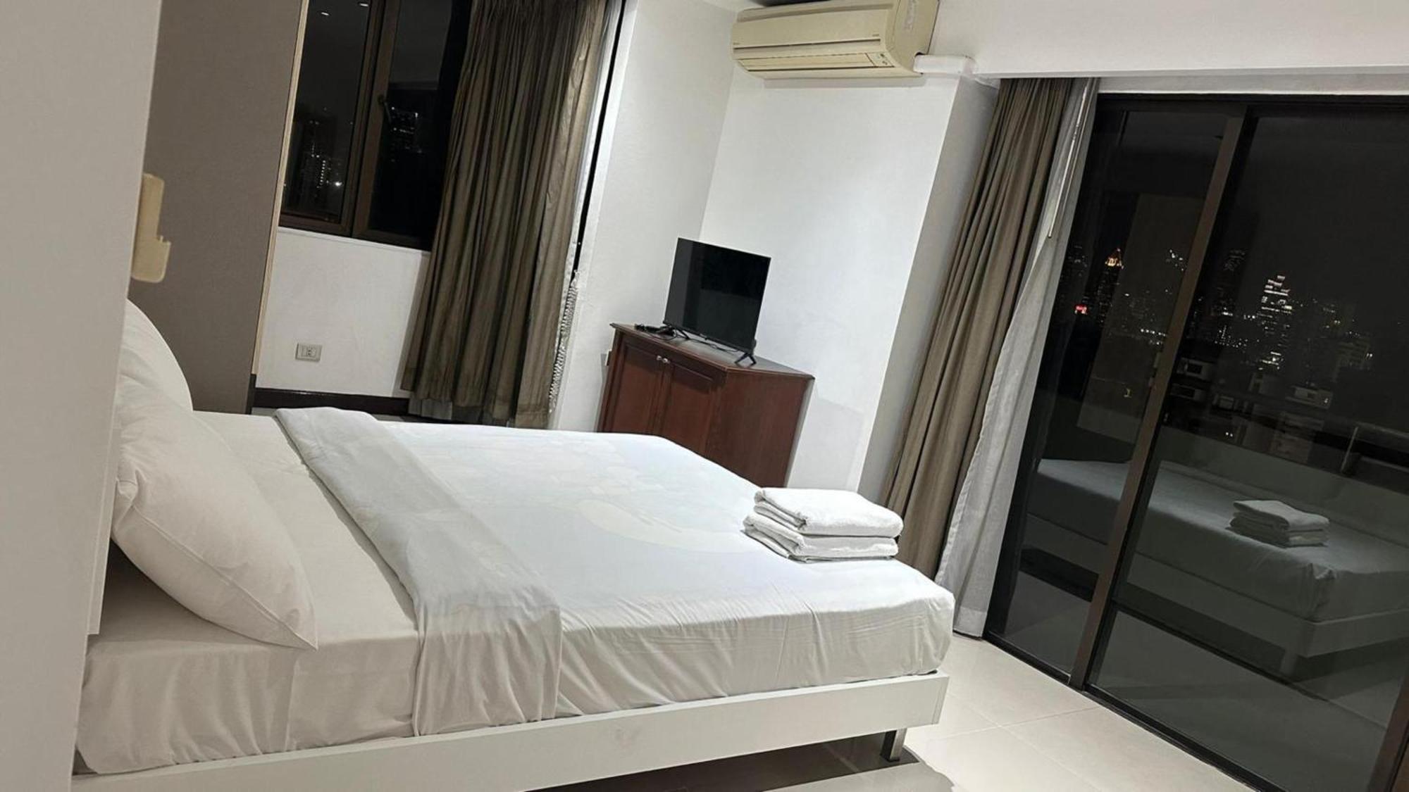 Fully Furnished Omni Tower Nana - Sukhumvit Soi 4 *