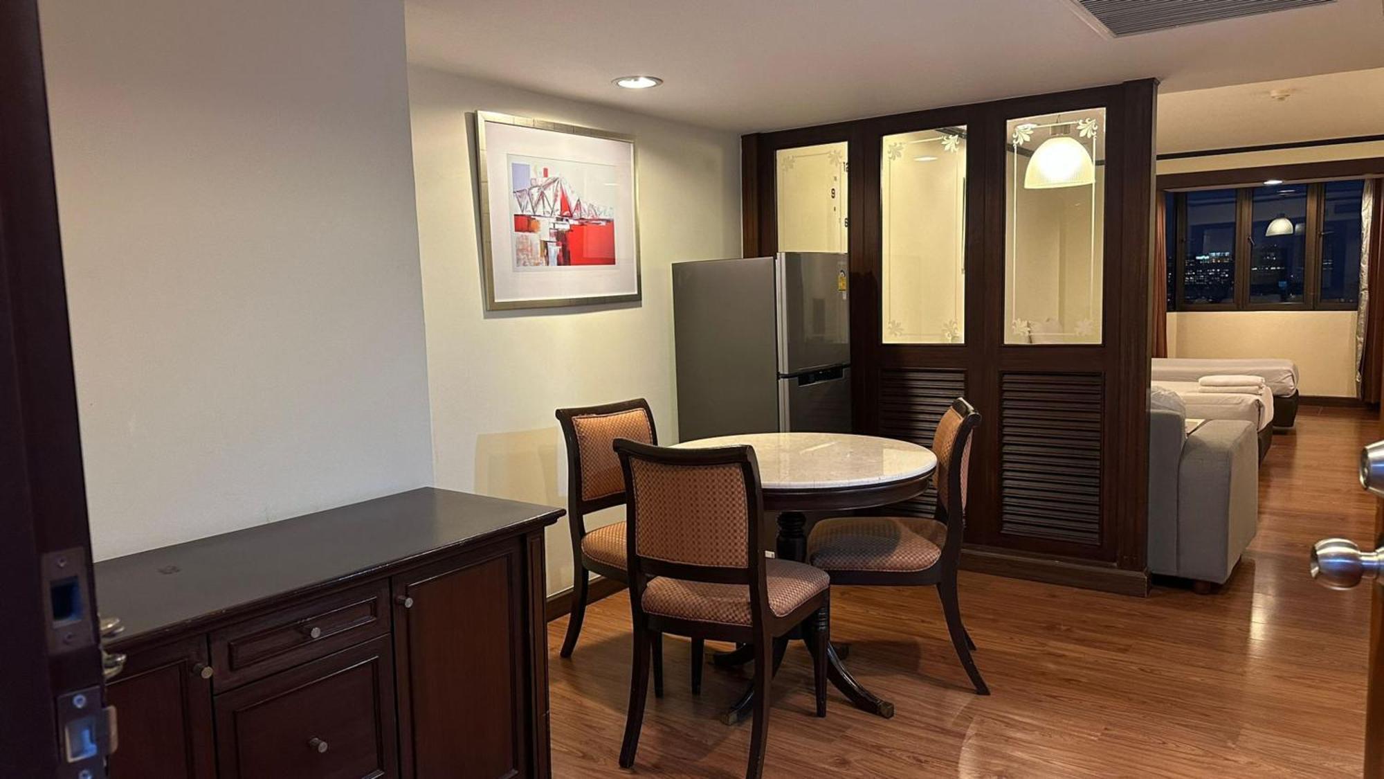 Fully Furnished Omni Tower Nana - Sukhumvit Soi 4 Apartment