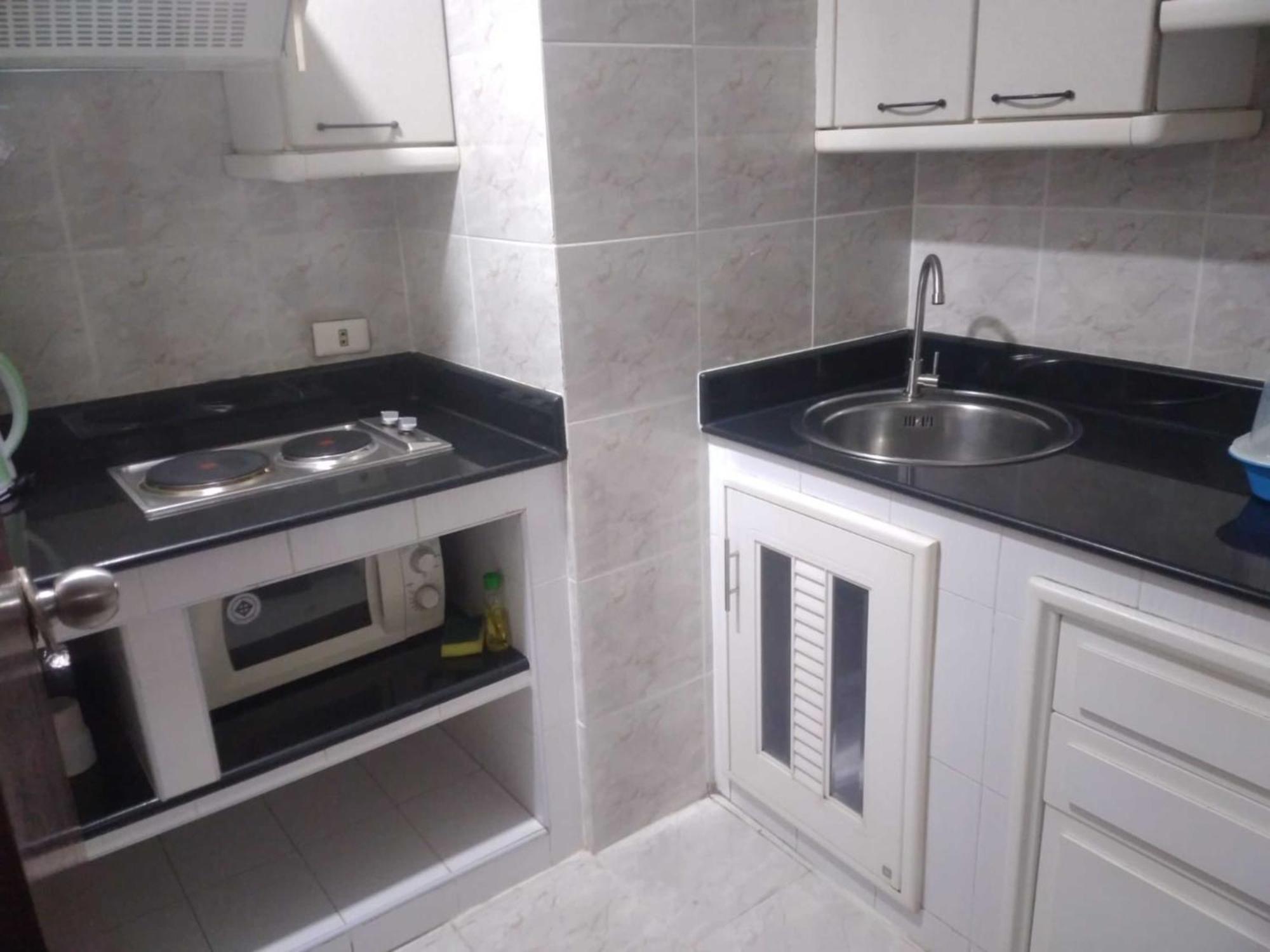 Fully Furnished Omni Tower Nana - Sukhumvit Soi 4 Apartment Bangkok
