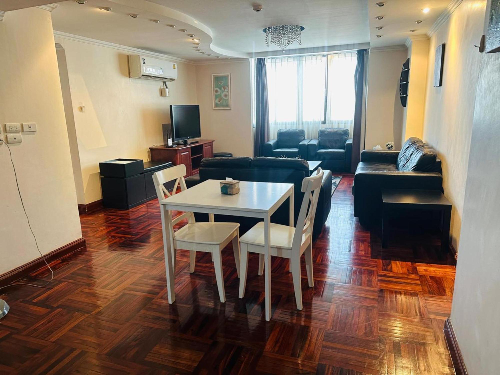 Fully Furnished Omni Tower Nana - Sukhumvit Soi 4 *