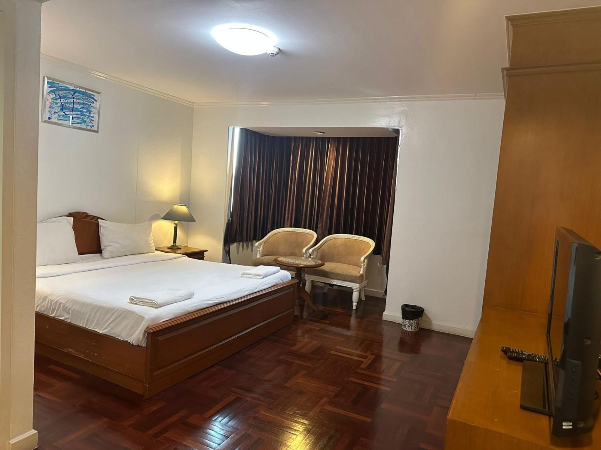 Fully Furnished Omni Tower Nana - Sukhumvit Soi 4 *
