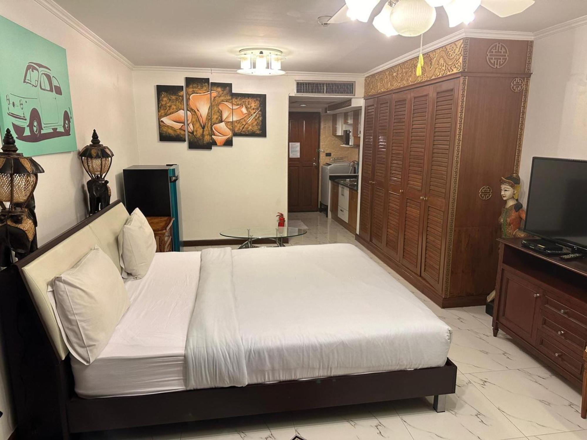 Fully Furnished Omni Tower Nana - Sukhumvit Soi 4 * Bangkok