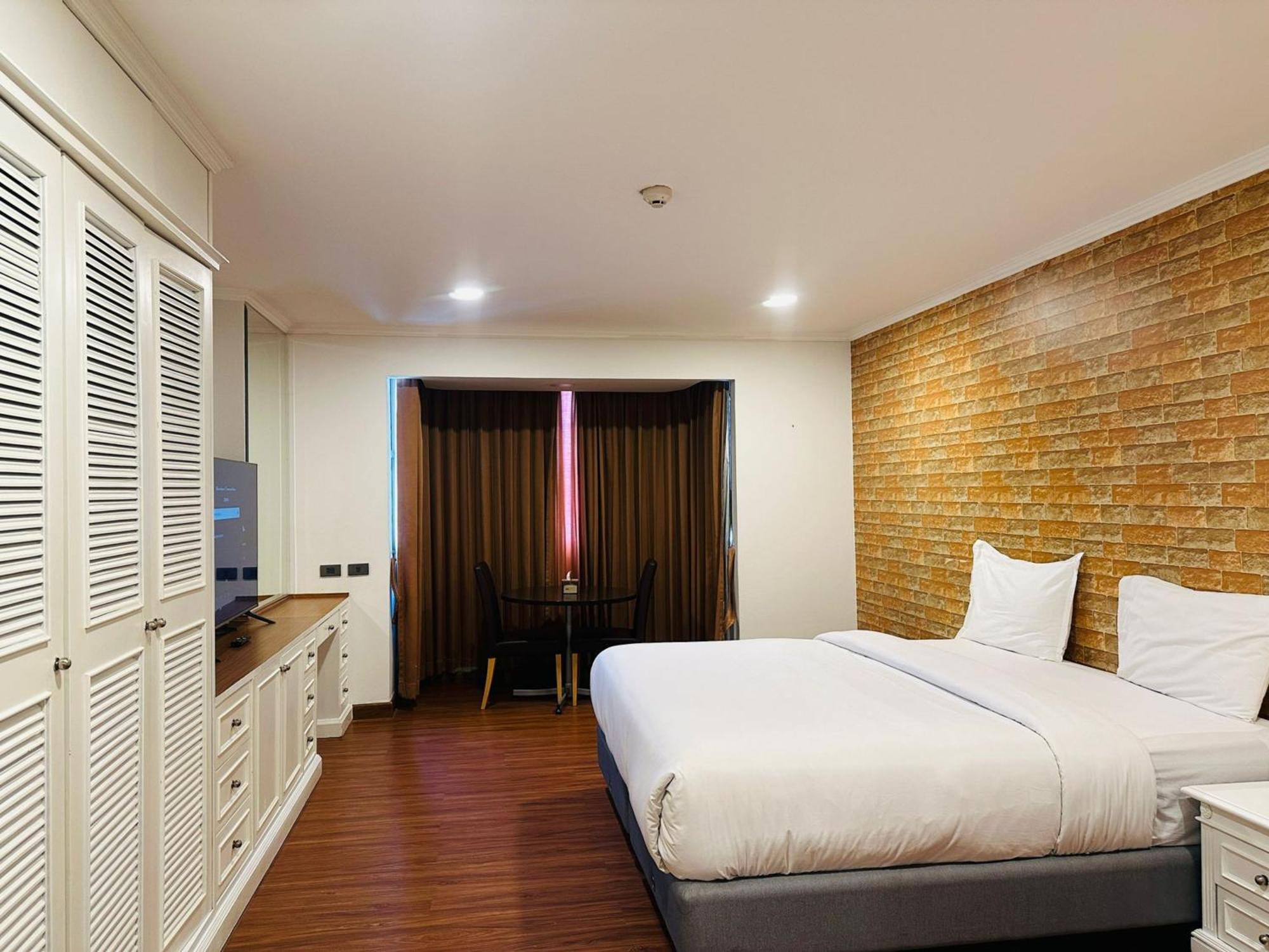 Fully Furnished Omni Tower Nana - Sukhumvit Soi 4 Bangkok