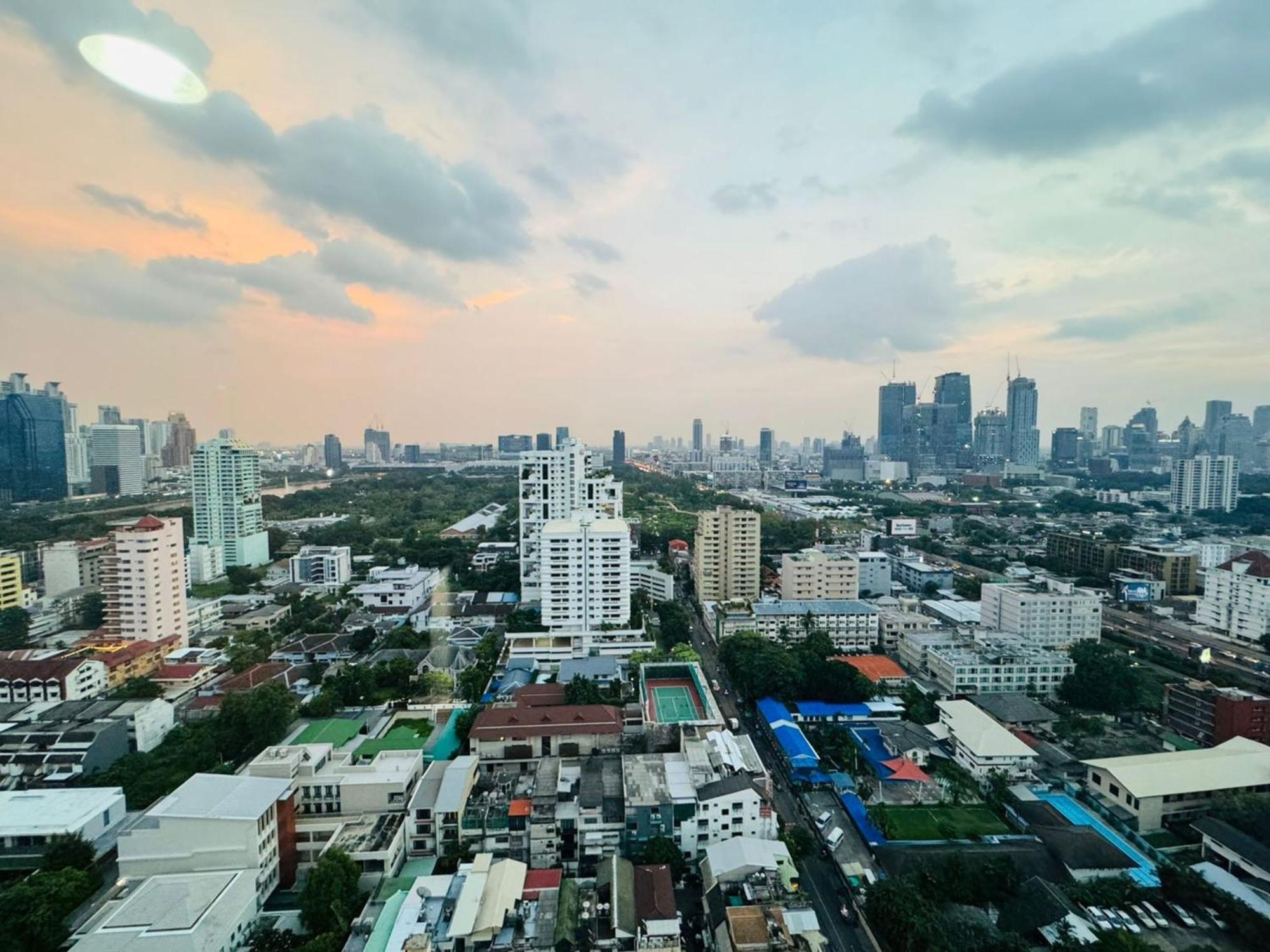 Fully Furnished Omni Tower Nana - Sukhumvit Soi 4 曼谷